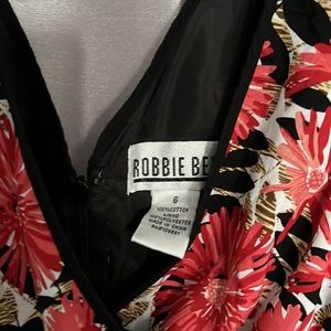 Robbie Bee 6 v neck floral dress pleat around waist zip in back lined 100%cotton